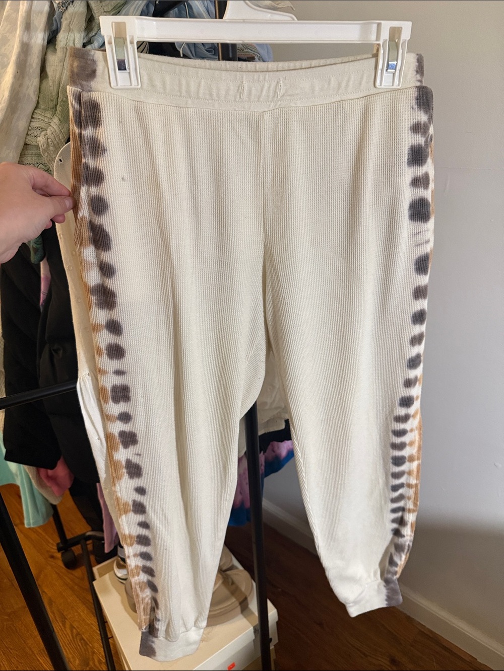 Michael Stars Cream Tie-Dye Side-Stripe Joggers
